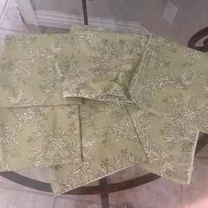 Green Floral Napkins Set